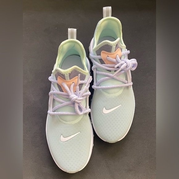Nike React Presto ( Womens - Size 7 ) - Picture 2 of 7